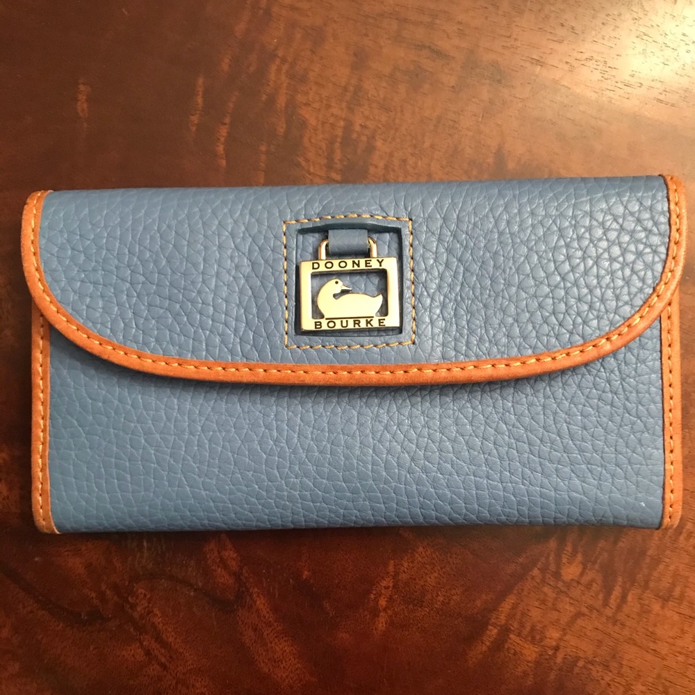 Dooney & Bourke wallet